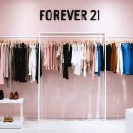 Борьба Forever 21 с гигантами быстрой моды: история растущей конкуренции и экономических трудностей